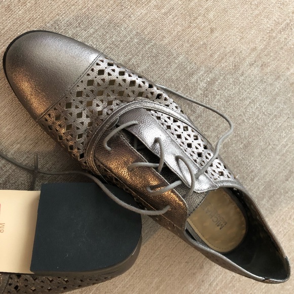 Michael Kors lace up flats - Picture 2 of 3